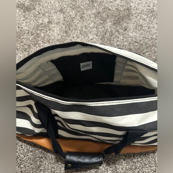 DSW Large travel bag with bottom zip compartment - Picture 4 of 8